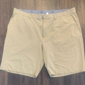 Adidas Men's Size 44 Tan Flat Front Khaki Shorts Golf Active Hiking Casual